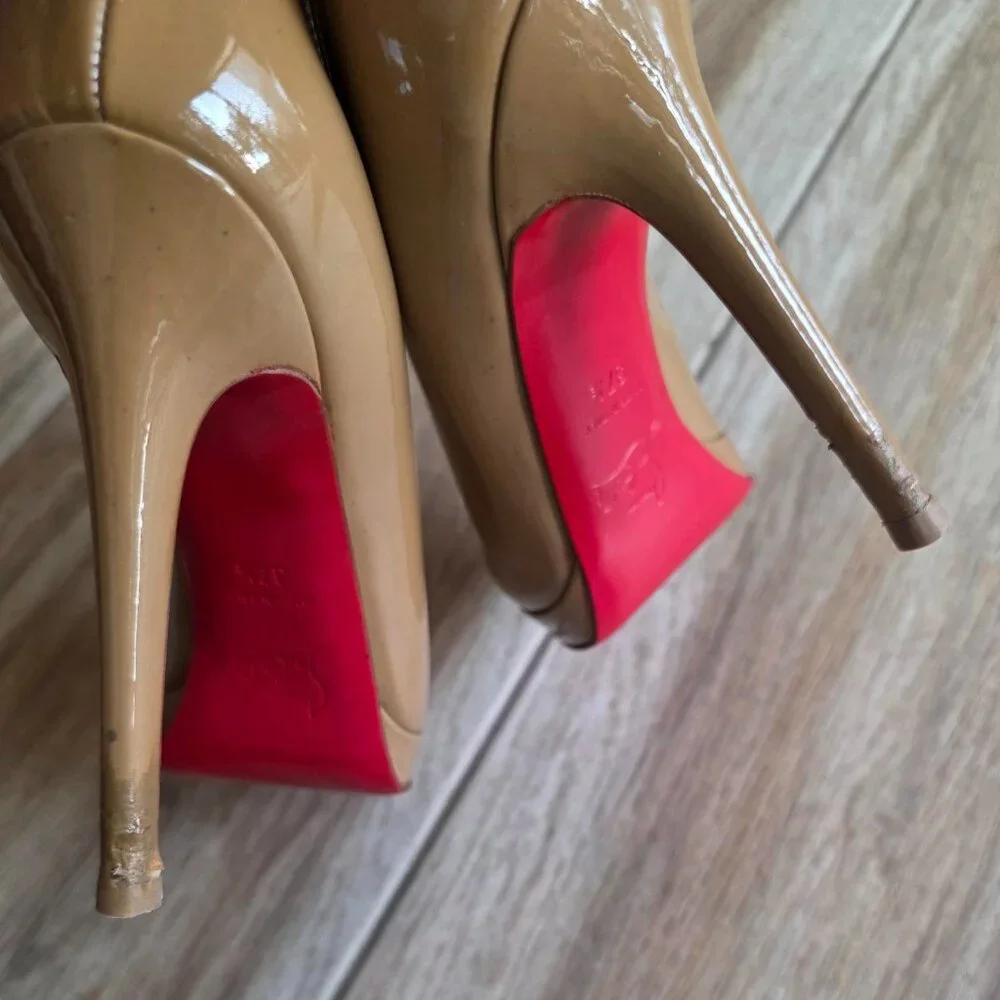 Christian Louboutin Bianca Nude Patent Leather Pumps Eur. 37.7 - Picture 7 of 15